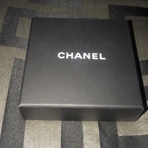 Small Chanel jewelry box